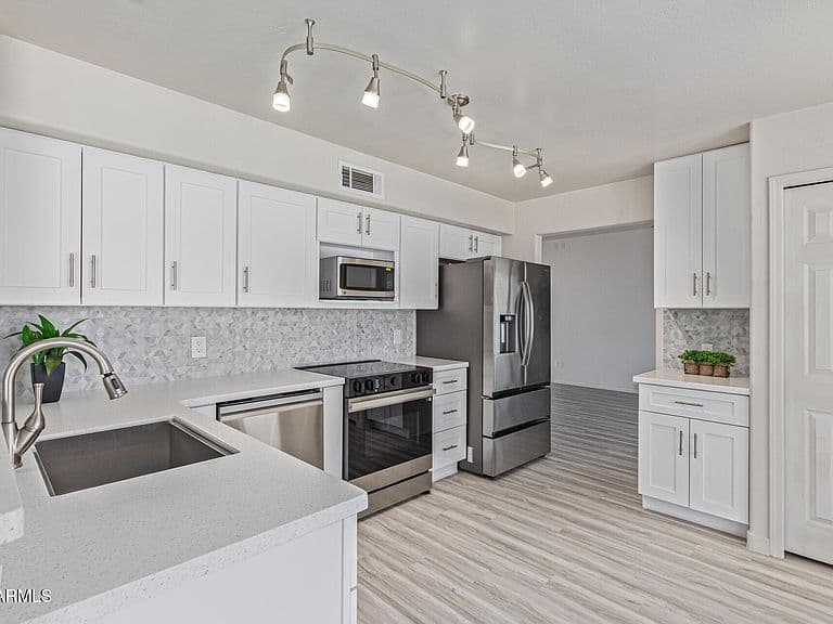 4933 E Downing St photo 3