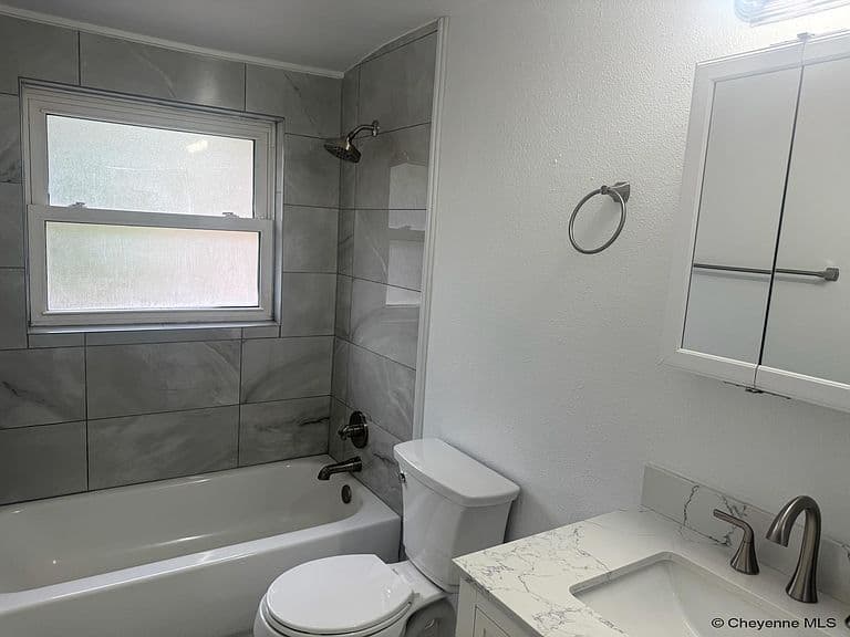4784 Vosler Pl photo 2