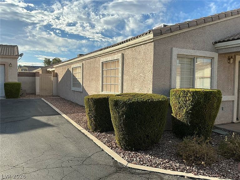 5115 Midnight Oil Dr photo 2