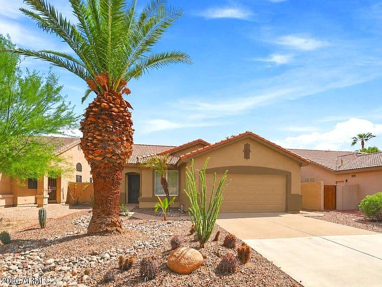 1451 W ARMSTRONG Way photo 2
