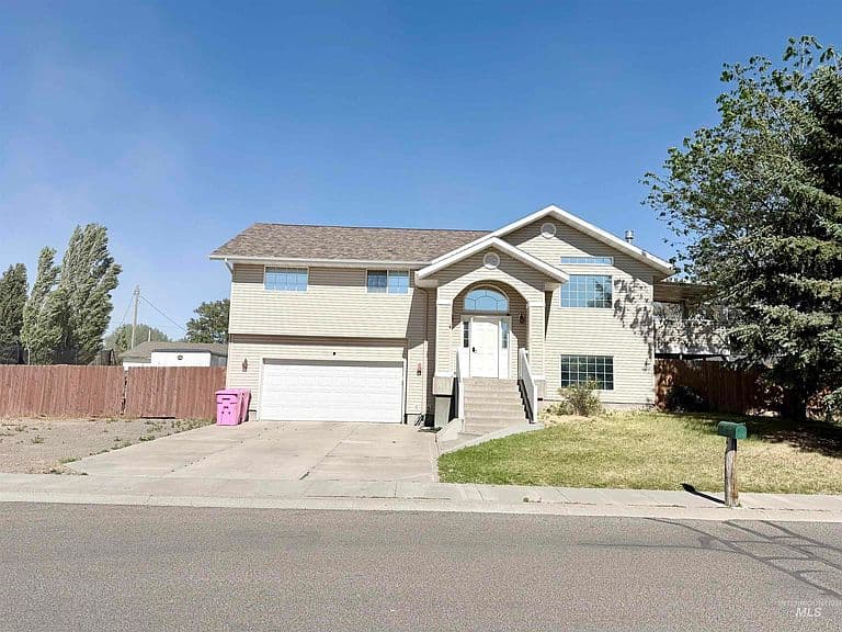 101 Jasper Dr photo 1