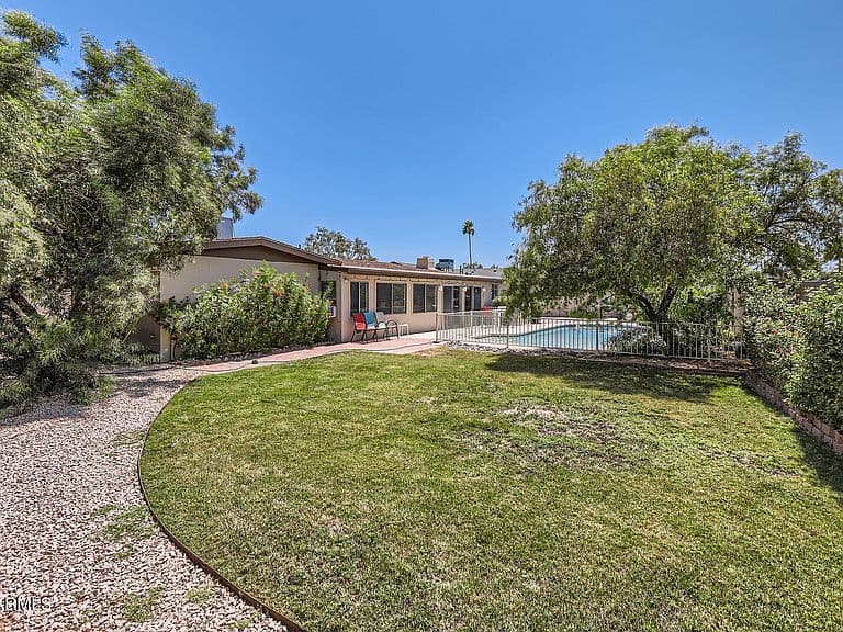 3924 E Cortez St photo 4