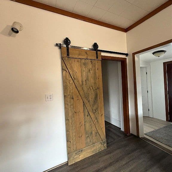 215 2nd St photo 5