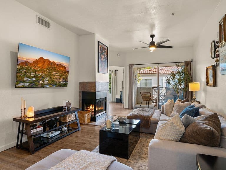 7936 E Wilshire Dr APT 203 photo 1