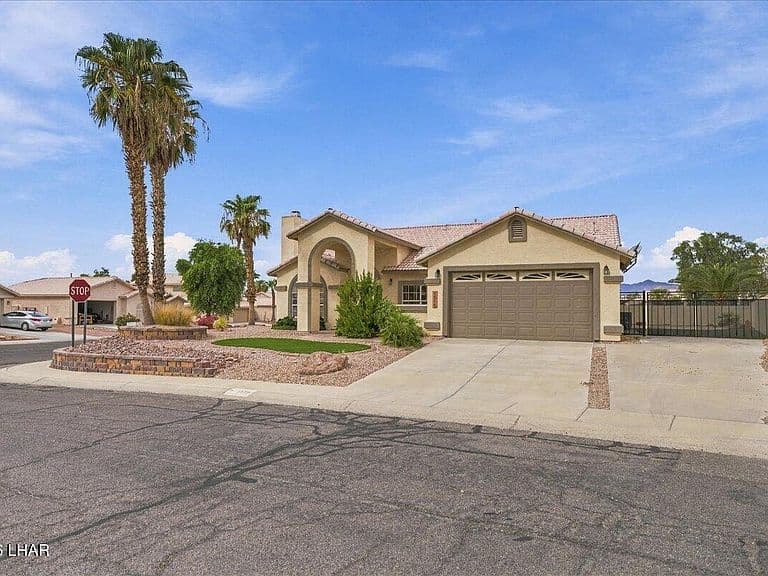 1919 E Crater Lake Dr photo 2