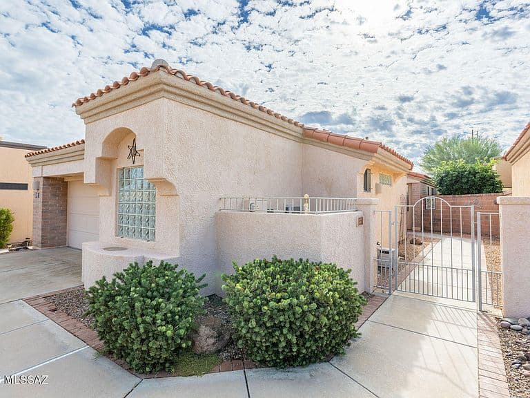 352 N Royal Bell Dr photo 2