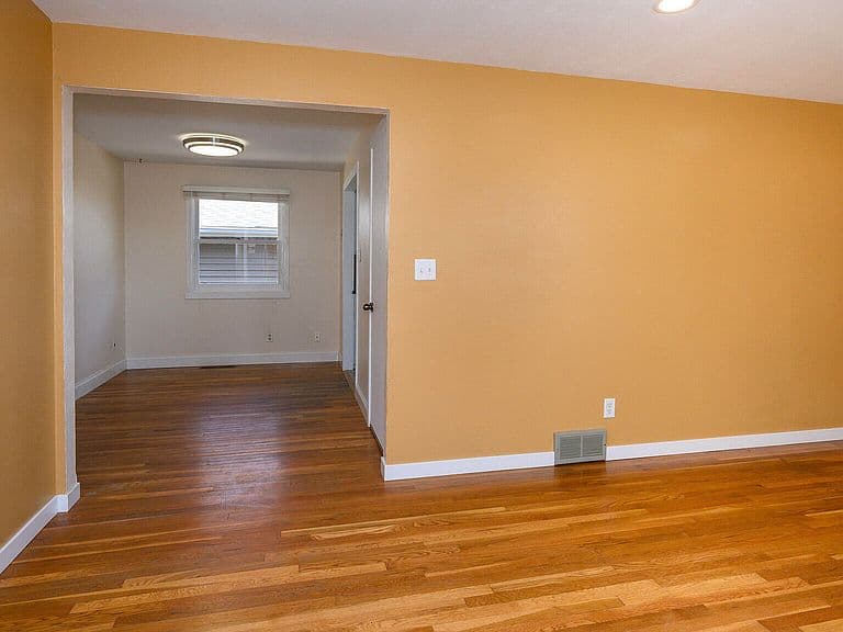 2536 E Avenue B photo 4