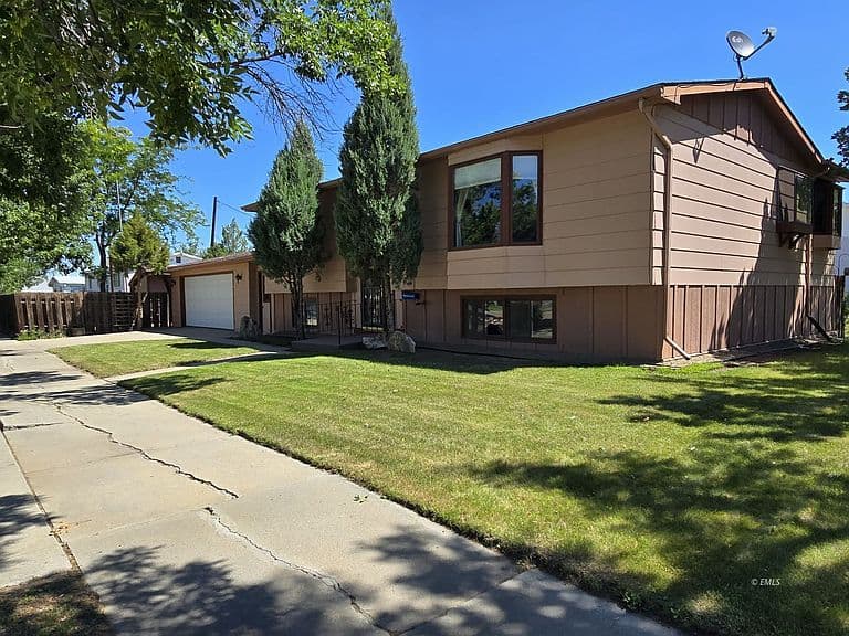 404 N Earling Ave photo 3