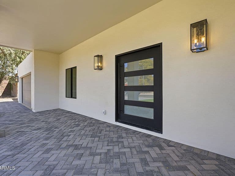 6521 E SHARON Drive photo 5