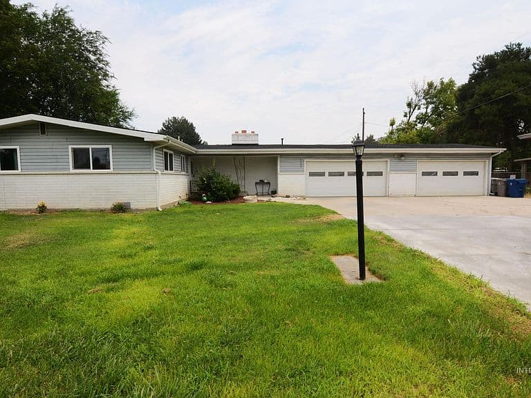 1122 N Midland Blvd photo 1