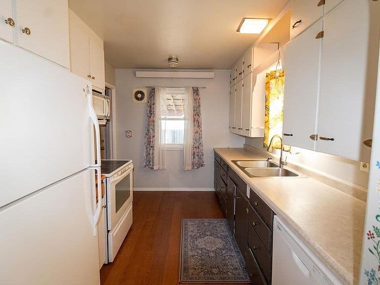 2067 11th Ave photo 2