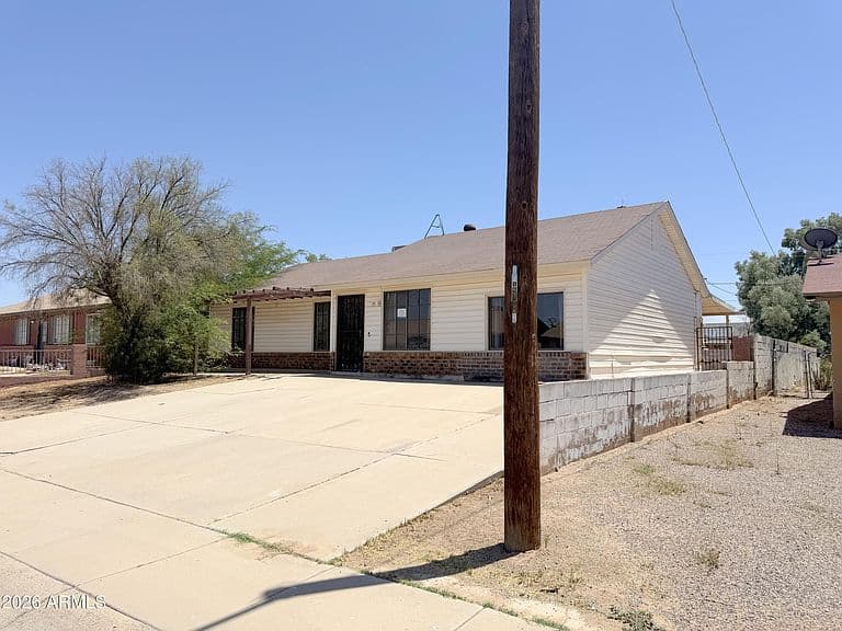 1131 E BISNAGA Street photo 4