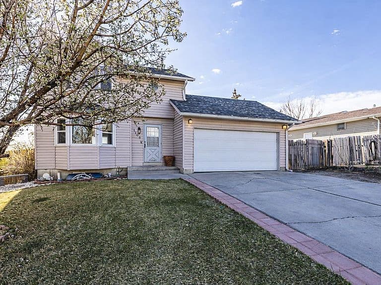 1109 Overland Dr photo 3