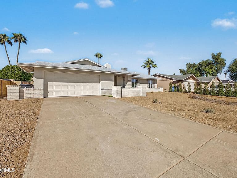 4836 E ACOMA Drive photo 3
