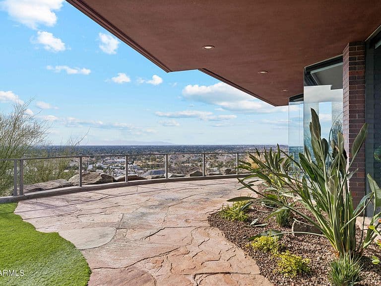 2106 E Kaler Drive photo 3