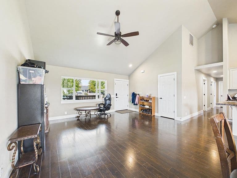 315 Greenfield Way photo 3