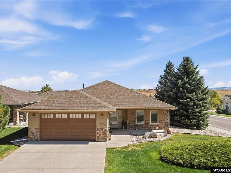 881 Recluse Ct photo 4