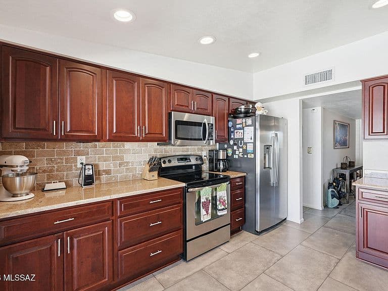 900 W Las Palmas Dr photo 5