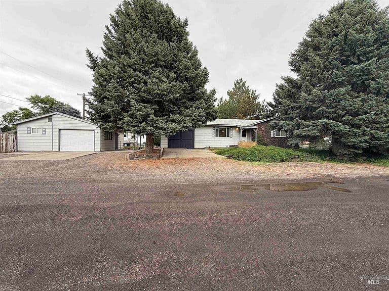 311 S Ave E photo 1
