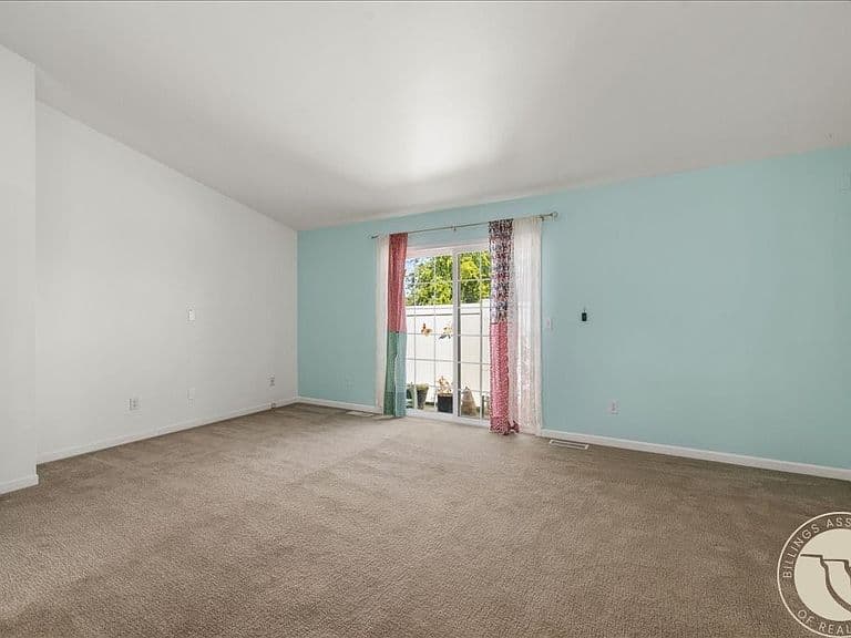 1701 Hawthorne Ln photo 2