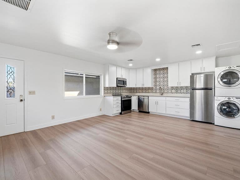 325 W MANHATTON Drive photo 4