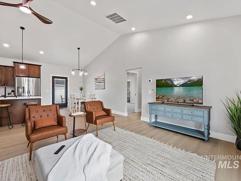 1201 Jade Dr photo 5
