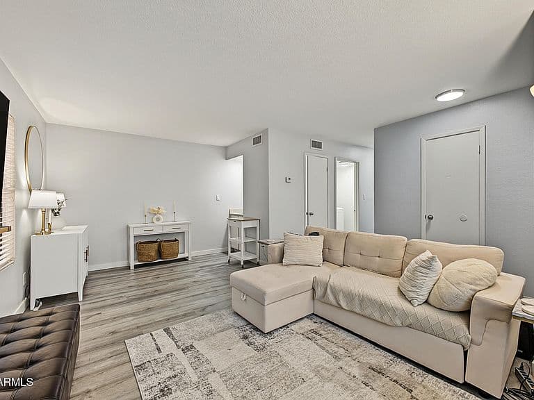 2121 S PENNINGTON -- #8 photo 3