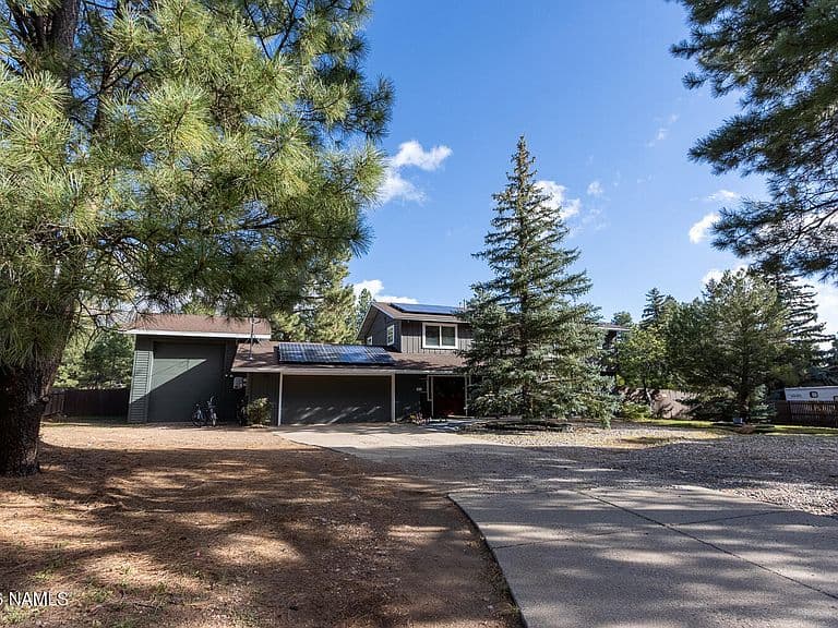 2945 N Pebble Beach Dr photo 2