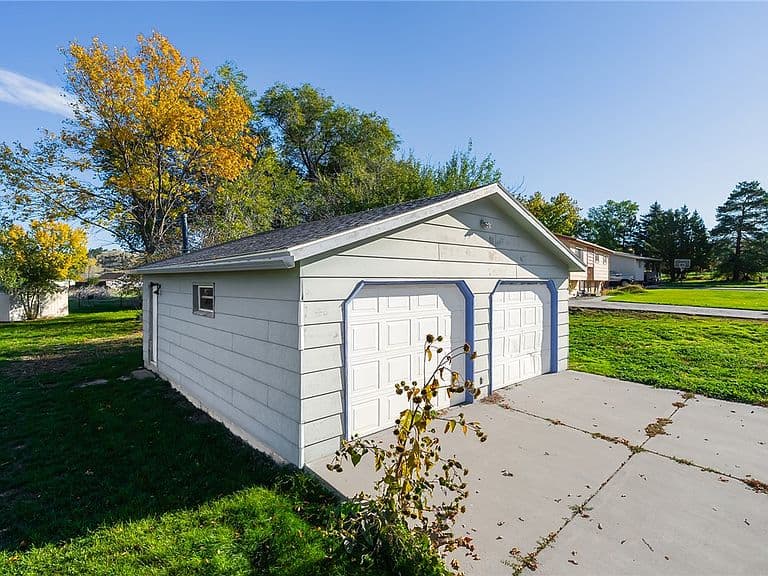 309 Westgate Dr photo 2