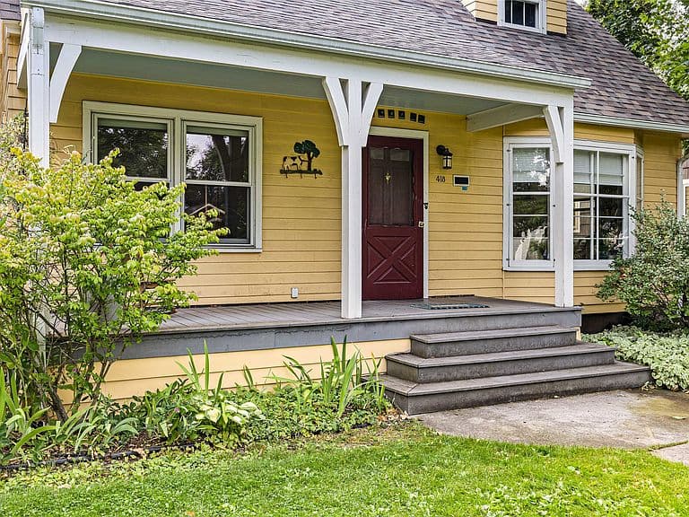 418 Woodford St photo 4