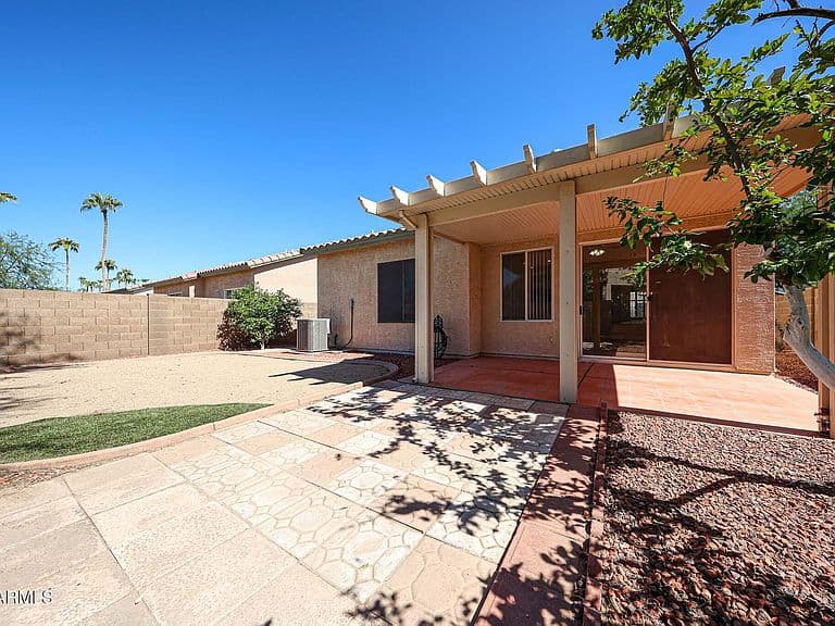 420 W HALF MOON Way photo 2