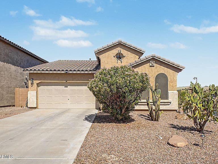 41680 W ELM Drive photo 2