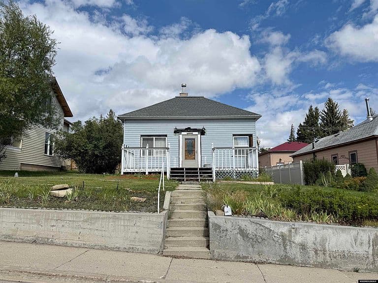 619 Topaz St photo 1
