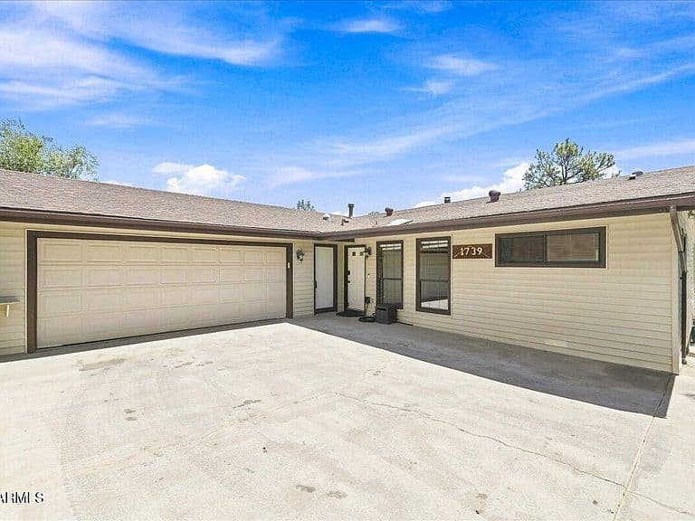 1739 Broken Arrow Drive photo 2