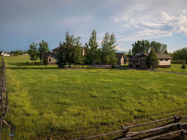40 Wapiti Way photo 3