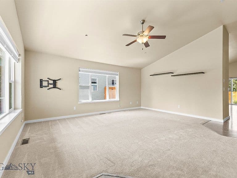170 Chestnut Grove Ave photo 4