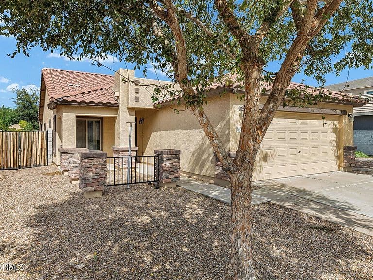 36796 W MONDRAGONE Lane photo 3