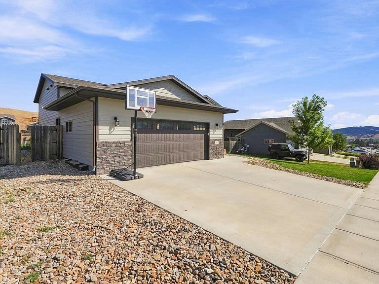 2611 Meadows Dr photo 4