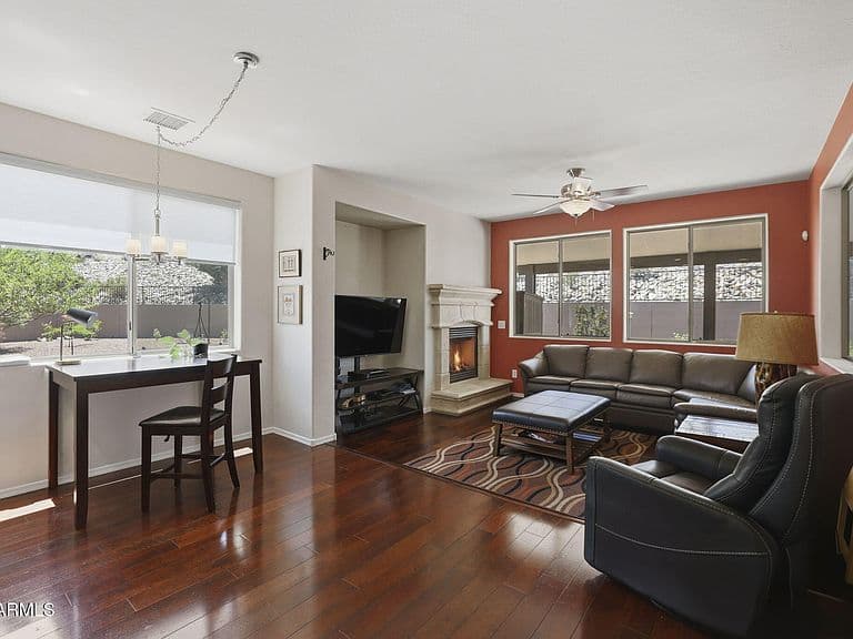 1048 N HOBBLE STRAP Street photo 3
