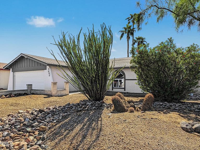 3045 W LIBBY Street photo 5