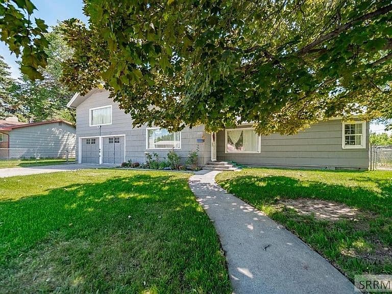 1054 Jefferson Ave photo 1