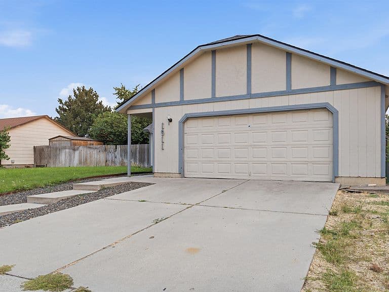 1911 W Tracy Ct photo 3