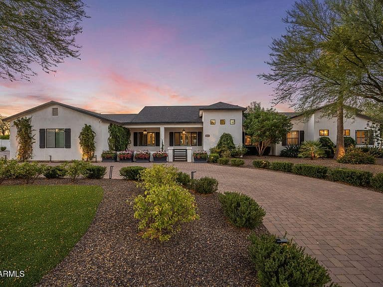 8108 E DESERT COVE Avenue photo 1
