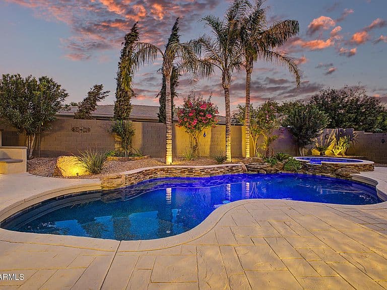 3083 E LINDA Lane photo 4