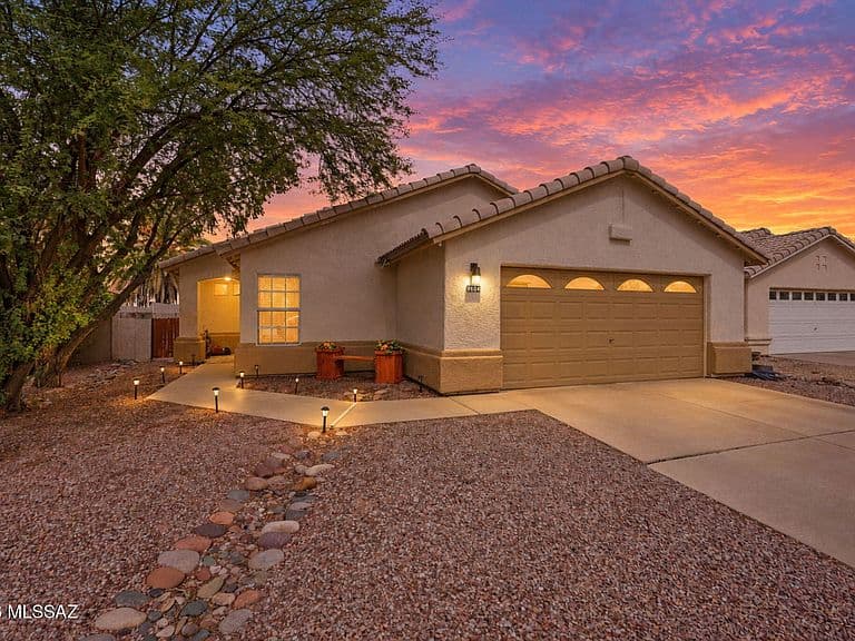 8604 N Cantora Way photo 1