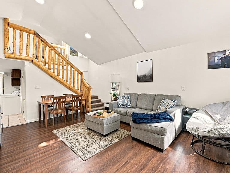 1012 N Gould St photo 4
