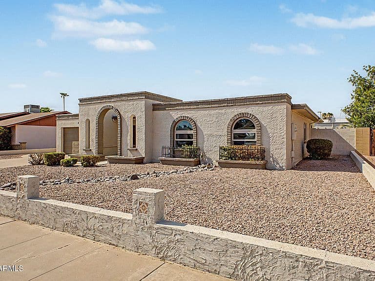 2642 W ONZA Avenue photo 4