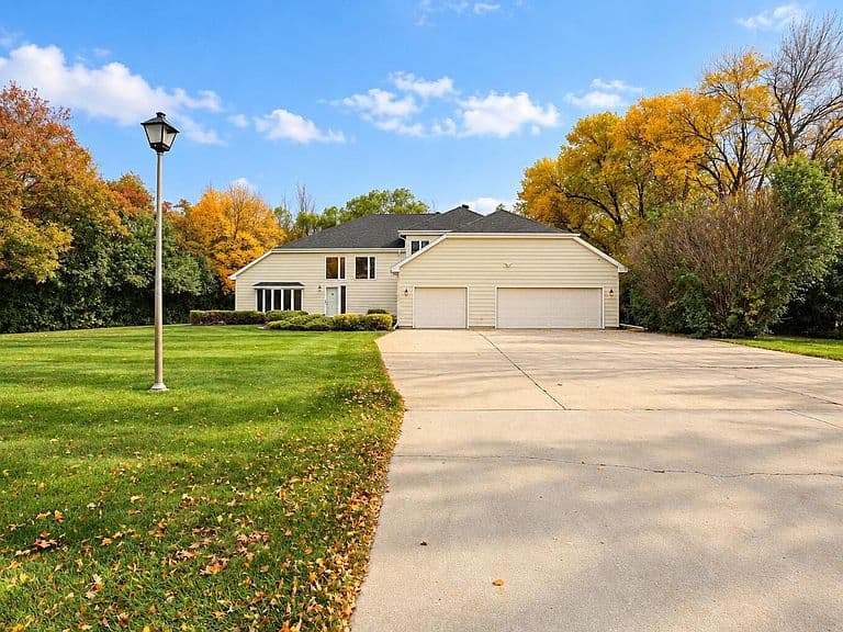 39066 Greenwood Ln photo 2
