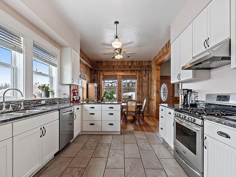 675 W Russell Dr photo 2