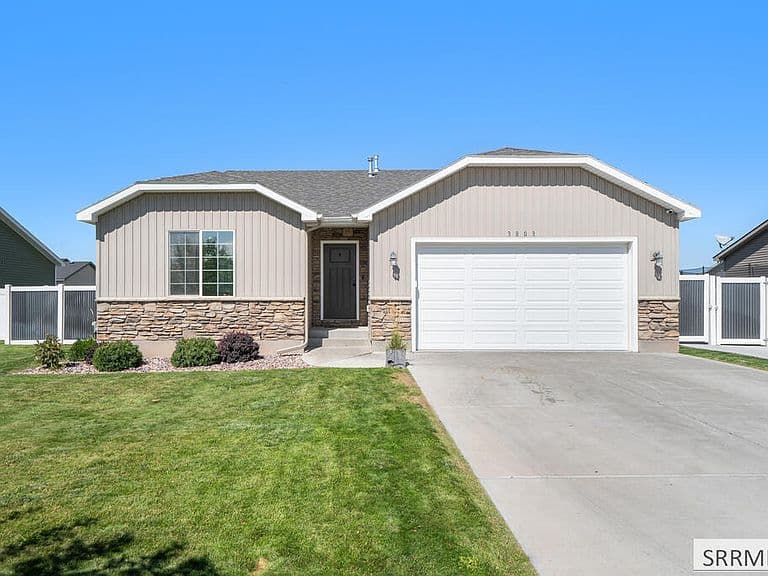 3803 Slate Dr photo 1